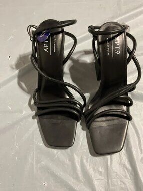 Apt. 9 Black Strappy Block Heel Sandals